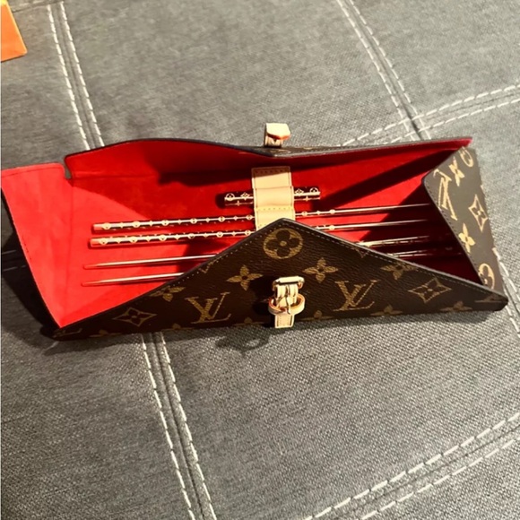 Louis Vuitton Chopsticks - Picture 2 of 3